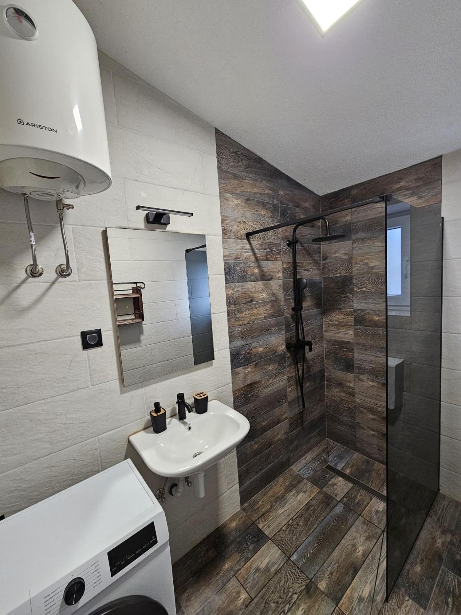 Apartmani 1 Pinezici Dış mekan fotoğraf