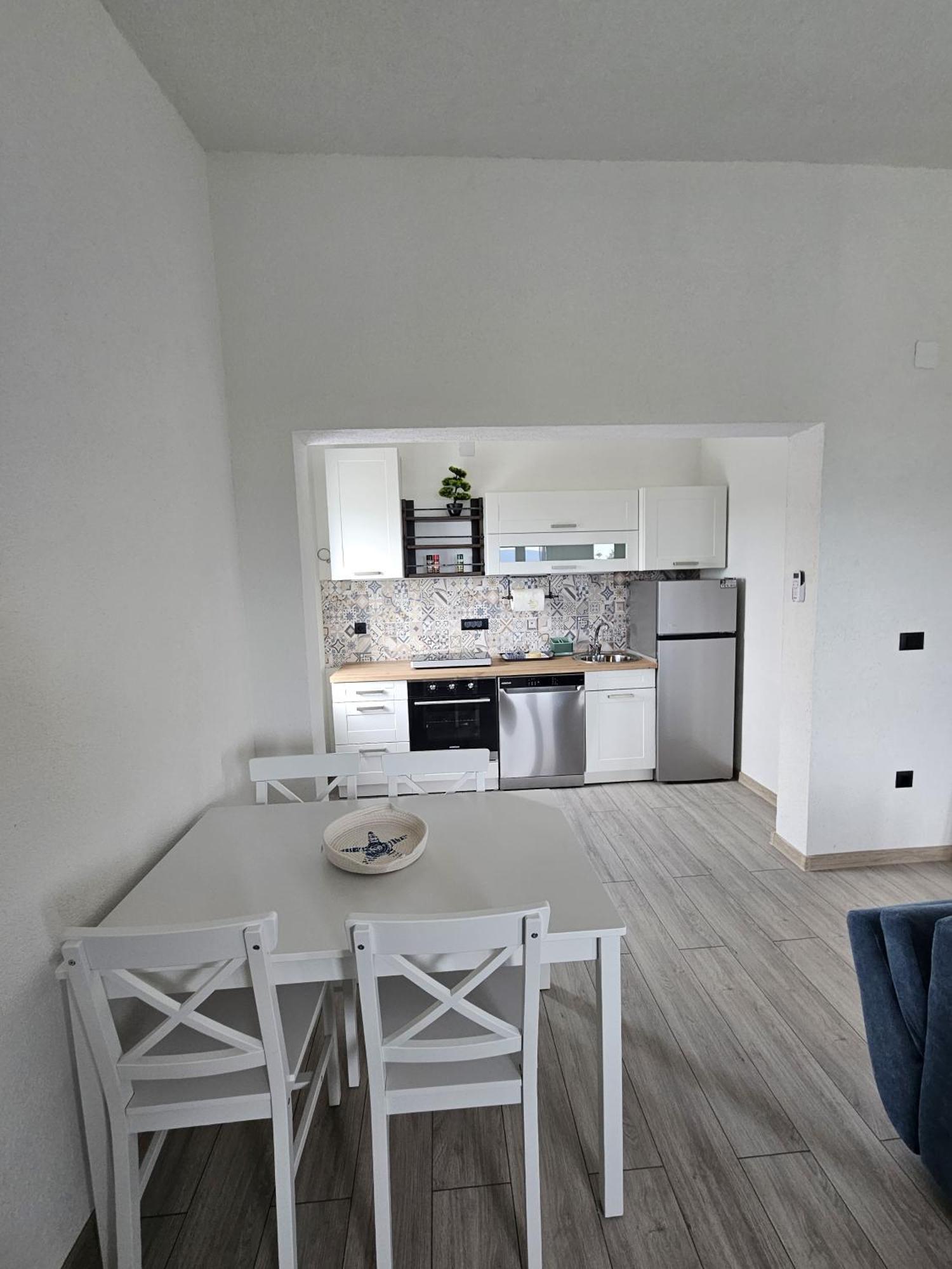Apartmani 1 Pinezici Dış mekan fotoğraf